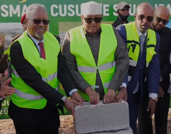 Madaxweynaha JSL ayaa Dhagax dhigay Dhisme Casri ah oo loo dhisi doonno suuqa idaacadda ee Hargaysa.