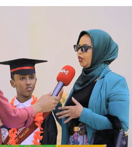 Daawo: weriye sahra ciidle nuur oo ubadkeeda kala qaybgashay qalinjebin, kana shekaysay waagi ay marxaladan maraysay
