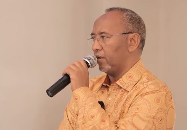 Gudoomiyaha Xisbiga WADDANI oo xisbiga ku soo dhaweyey siyaasiyiin kuso biray
