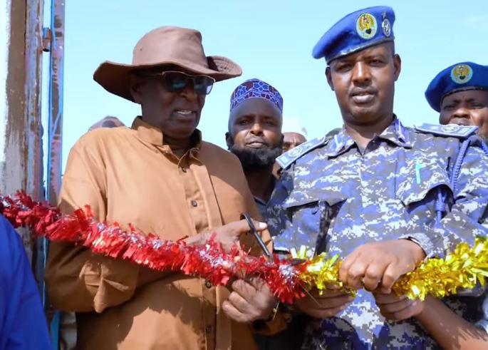 Daawo: Guddoomiyaha Gobolka Togdheer iyo Taliyaha qaybta Booliska ayaa Xadhiga ka jaray Saldhig Boolis