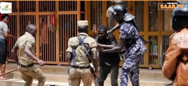 Dawladda Uganda oo xabsiga ku gurtay madaxda mucaaradka iyo taageerayaashooda.