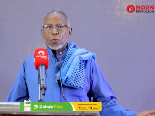 Daawo: Xaaji Dahabshiil ayaa casuumay arday kaalmaha hore ka galay tartanka Qur'aanka kariim Somaliland.