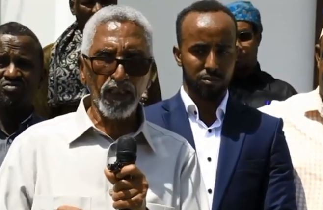 Daawo: Siyaasiin kasoo Jeeda Somaliland oo Ganafka ku dhuftay Doorashada Somaliya