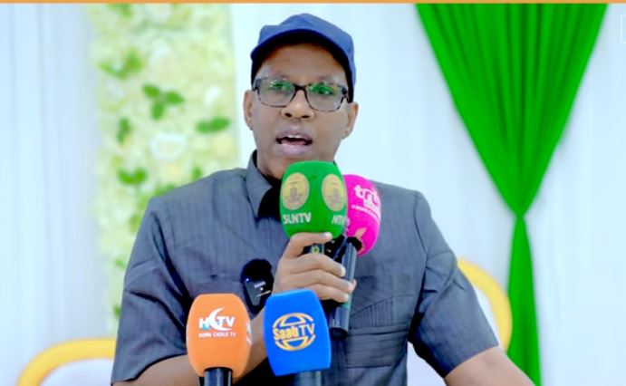 Daawo: Wasiirka Maalgashiga oo soo dhoweeyey ciyaartoy ka timi Badhan