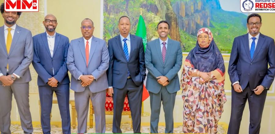Maxay ka wada hadleen Madaxweynaha iyo Komishanka Doorashoyinku?