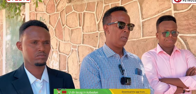 Xildhibaano Maxkamada tegey iyo Wariye Baylood iyo Abwaan Jiheeye oo maxkamada la horkeenay.