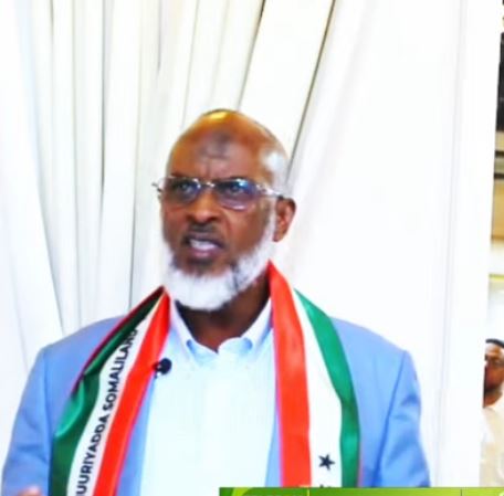 Daawo: Generaal Dabagale oo tabliiq ugu baxay Faransiiska