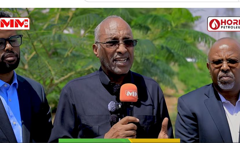 Xisbiga Kulmiye oo booqday Cisbitalka Hargeysa ayaa Laba mishiin oo keliyaha sifeeya ugu deeqay