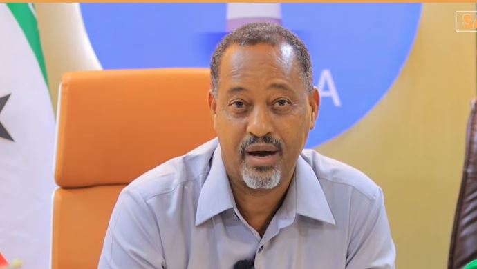 Deg Deg: Mayar Ciddin iyo kuxigeenkiisii oo iscasilay arrimo badana kahadlay
