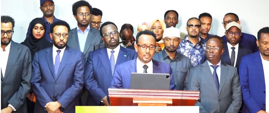 Daawo: Wasiiro iyo Xildhibano Somaliya ka tirsan oo kaso jeda Somaliland oo hadlay