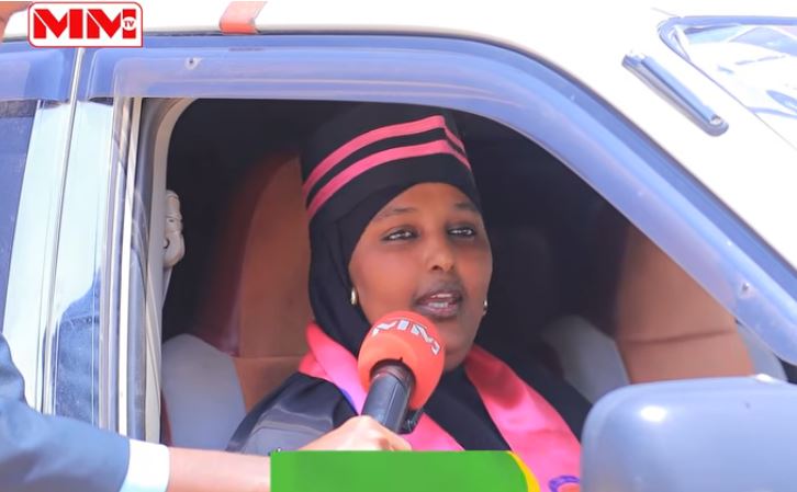 Warbixin: Hooyo Taxi ku shaqaysata oo ka baxday Jaamacadda Gaar ahaan Shareecada