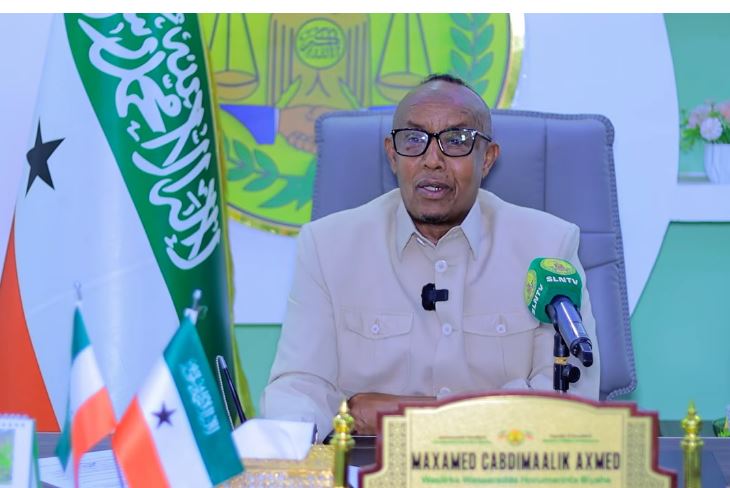 Wasiirka Biyaha JSL oo u jawaabay Cabdirisaq khaliif oo madaxweyne cirro caayay