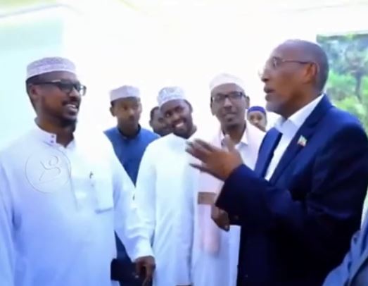Daawo: Madaxweynaha Somaliland oo Qaabilay Culumadii Mu'tamarka 4ta maalmood ka wadey Hargeysa