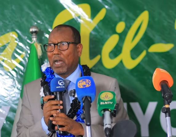 Mayorka cusub ee Berbera oo xilkii kala wareegay Mayorkii hore