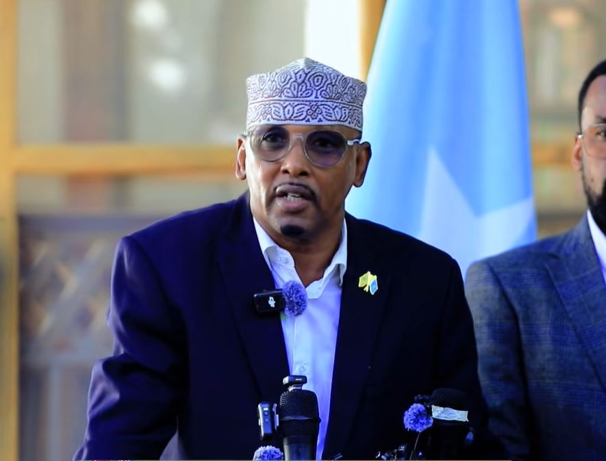 Xasanow Villa Soomaliya Magaca nooga bedel oo Villa Banaadir Noogu qor " Xildhibaan Jeesow