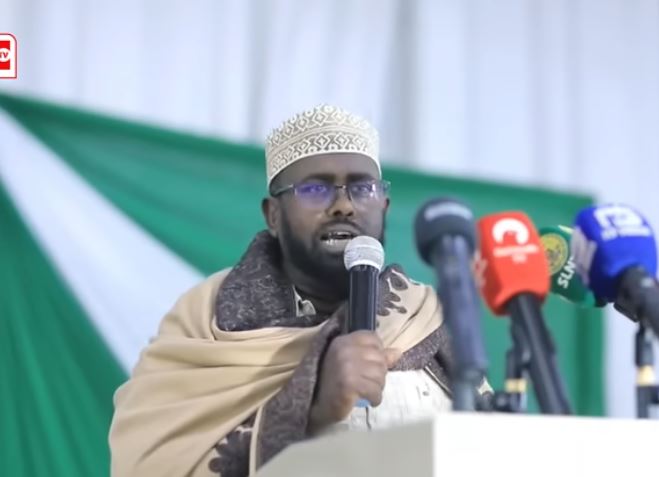 Daawo: Boqor Buurmadow oo ka waramay Sheeko Dhex martay isaga iyo Sh Ismaaciil.