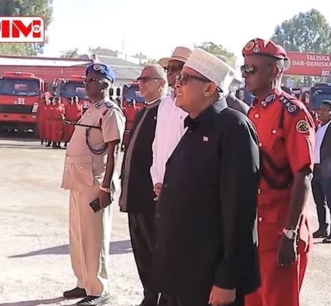 DAAWO: Madaxweynaha Somaliland Cabdiraxmaan Cirro oo Kormeer ku tegay taliska guud ee Ciidanka Dabdamiska