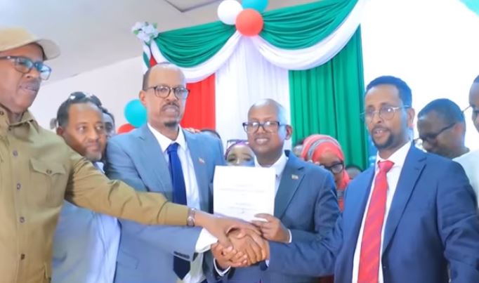 Daawo:Maareeeyaha cusub ee dekedaha Somaliland oo si rasmi ah xilka ula wareegay.