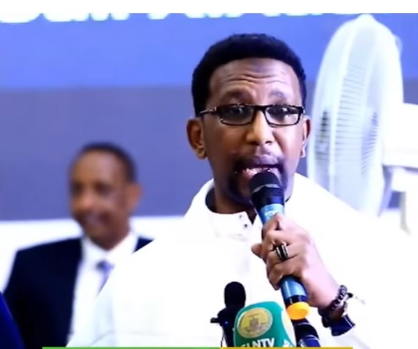 Daawo: Xil Barkhad Batuun oo sheegay inu Xirsi yahay Madaxweynaha ku xiga Cirro