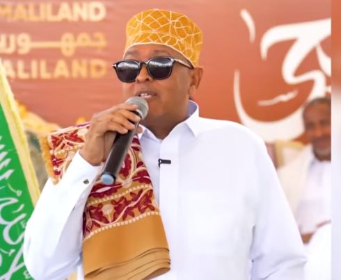 Madaxweyne Cirro oo Xasan Sheekh ku yidhi "Kani ku dhaaf ye maraqu yu ku dhaafin"