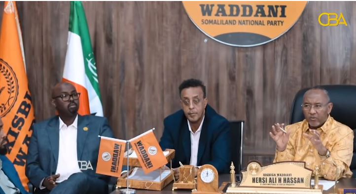 Guddoomiyaha Xisbiga Waddani ayaa la kulmay xoghayayashii hore ee xisbiga ee la kala diray