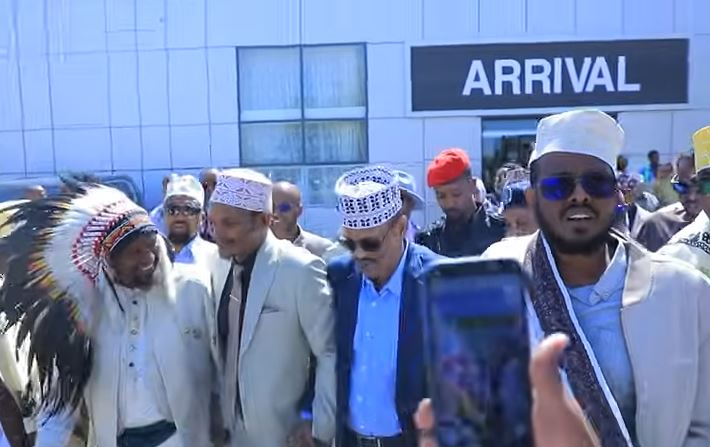 Hargeysa oo si balaadhan loogu soo dhaweeyey Suldaan Xasan Suldaan Cabdilahi