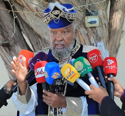 Boqorka Beelaha Gabooye oo Barkhad Difaacay
