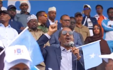 Daawo: Madaxweyne Xasan Sheekh oo Hambalyeeyay Reer Laascaanood, Somaliland Fariin u diray