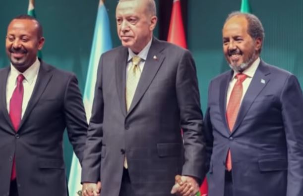 Is Afgaradkii Somalia iyo Itoobiya oo burburay, xiisadda 2 kacleynaysa +Cirro oo ku wajahan AddisAbab