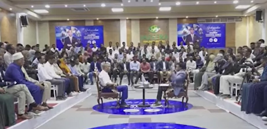Daawo: Nuxurka Suaashi uu ka cadhooday Raisul wasaare Xamse Barre
