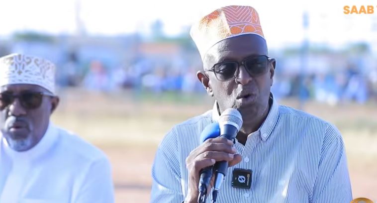 Masuuliyiin iyo madax kala duwan oo shacabka Burco kala qaybgalay salaadda ciidda