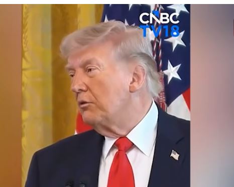 Donald Trump oo sheegay hab dhaqanka xaaska madaxweynaha faransiiska