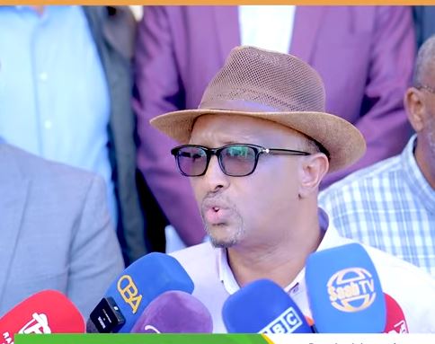 Maayar Mooge oo warbaahinta ka dalbaday in Bilaha u hadhay ay is garab taagaan