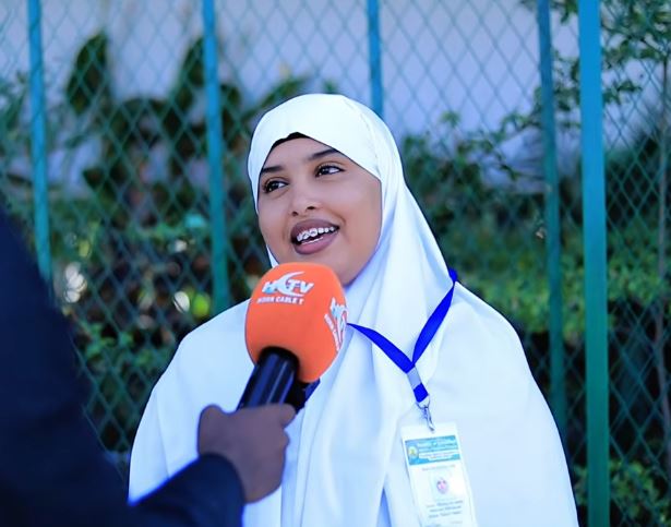 Ardayad Madaxweynaha ka codsatay inu israel waxbarasho ugu diro