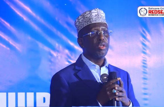 Daawo: Sh shariif oo somaliland ka raaligeliyey cunqabataynta xasan sheekh ku hayyo somaliland