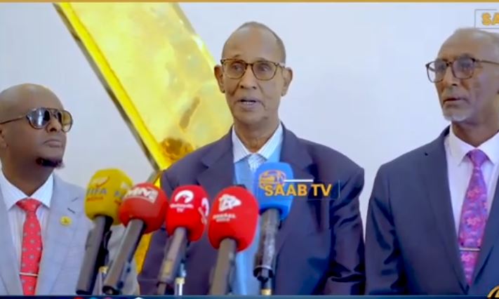 DEGDEG: Madaxweyne Hore Daahir Rayaale oo Hargeysa lagu so dhoweyey