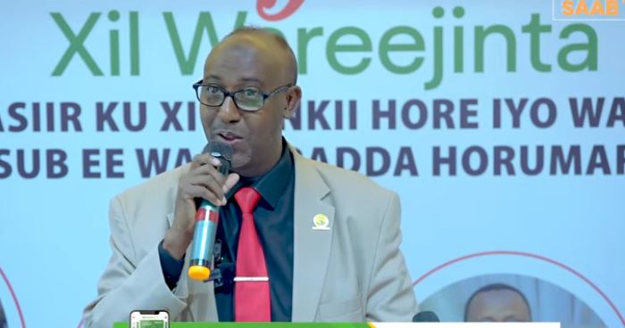 "Madaxweynuhu caan ayuu iga dhigay" Wasiirkii Beeraha JSL